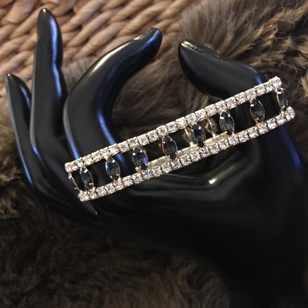 Gray marquis clear rhinestone stretch bracelet